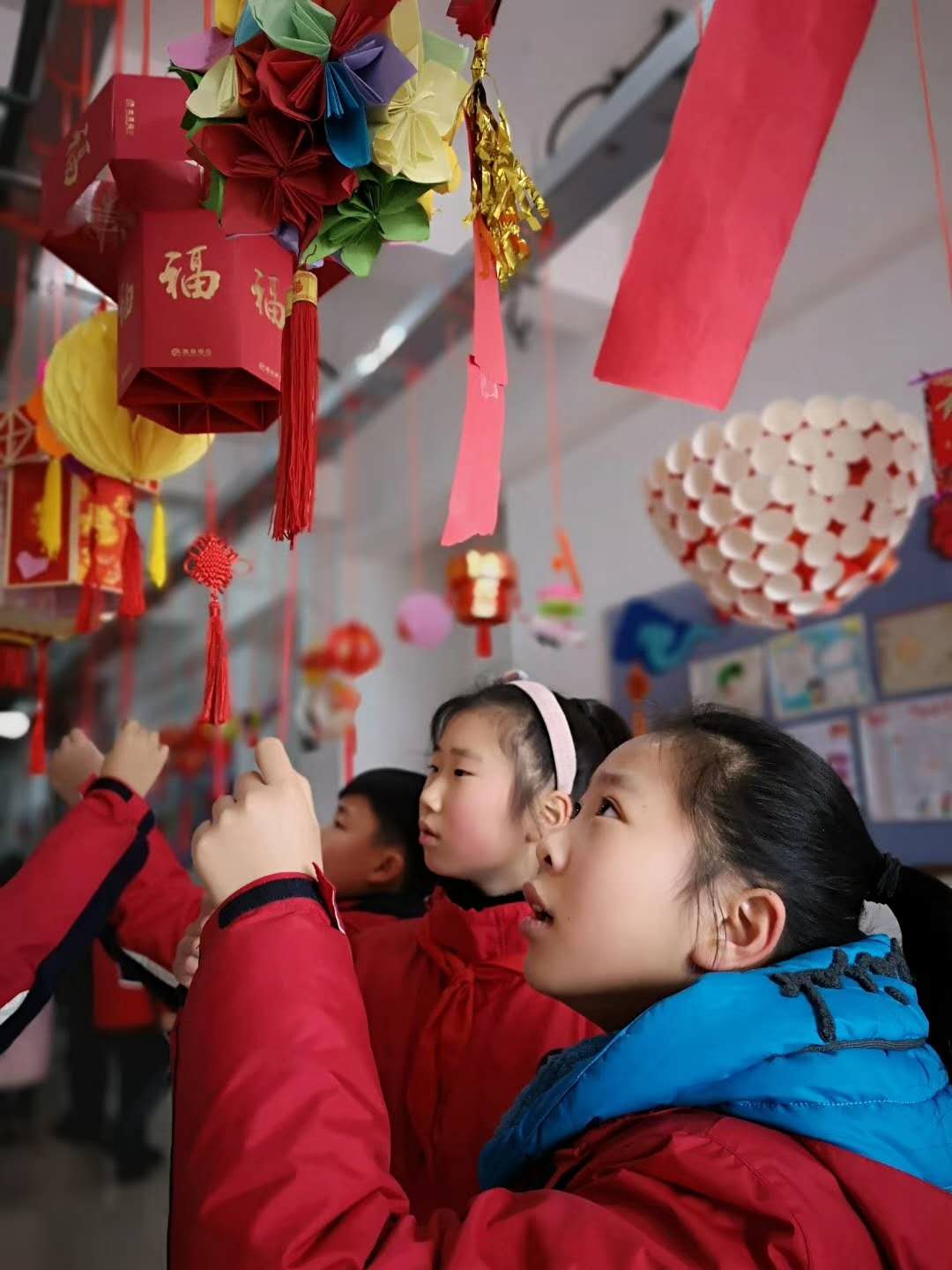 春暖花開(kāi)迎新貌，張燈結(jié)彩慶元宵