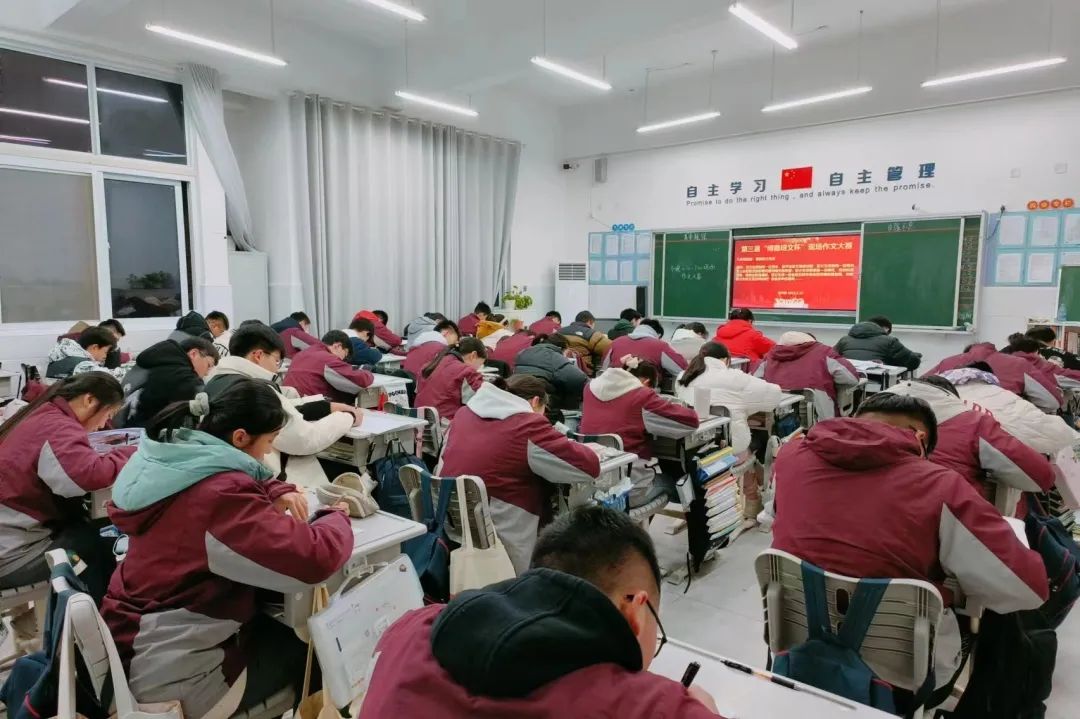 二月桃李爭(zhēng)春好，一朝“筆”拼興致高 | 初中部第三屆“博雅培文杯”現(xiàn)場(chǎng)作文大賽